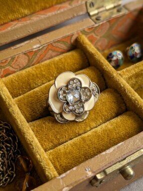 Vintage Sarah Coventry Enamel Rhinestone Flower Ring